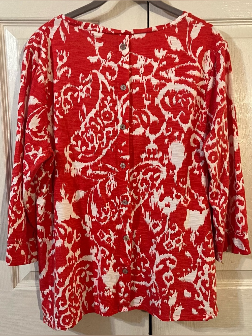 Chico’s Red & White Floral Paisley Top Faux Buttons On Back 3/4 Sleeves (L-2) - Picture 2 of 7